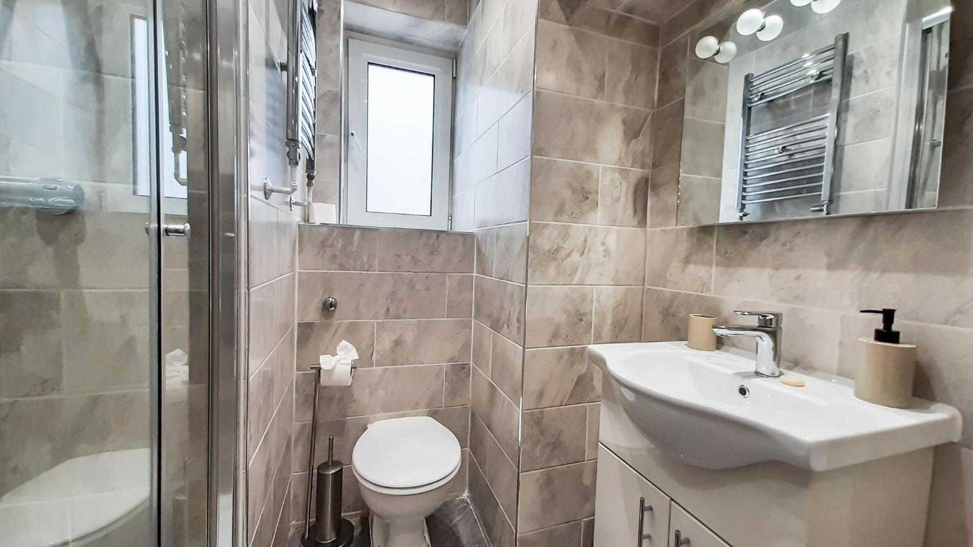 Enchanting 3 Bedroom Flat Лондон