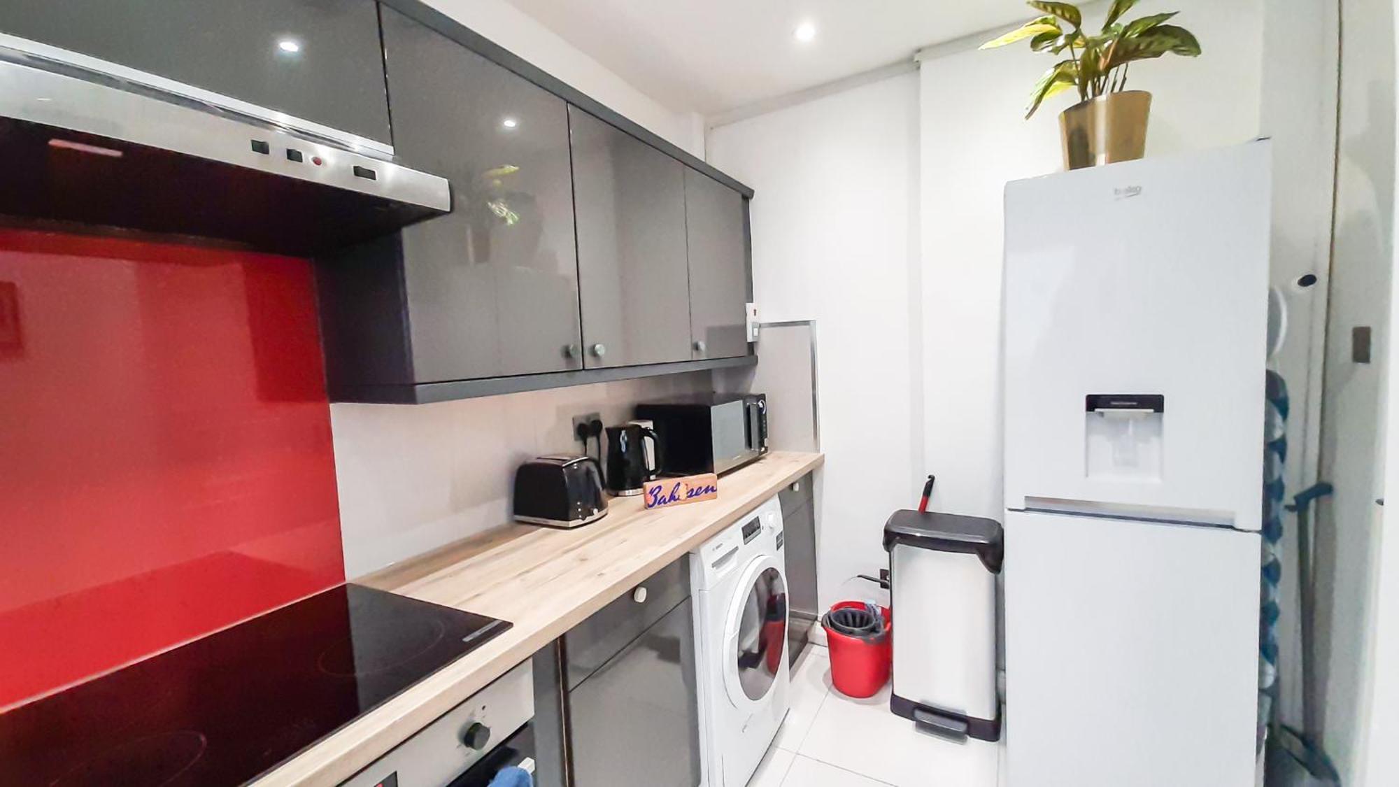 Enchanting 3 Bedroom Flat * Лондон